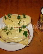 Бутерброды с яйцом, майонезом, чесноком и сыром