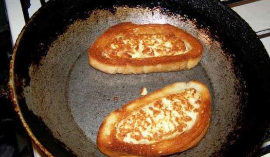 бутерброды с яйцом, майонезом, чесноком и сыром