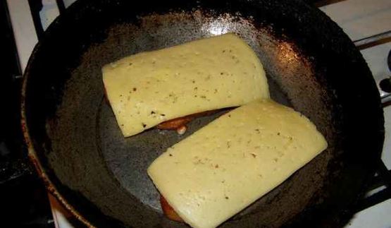 бутерброды с яйцом, майонезом, чесноком и сыром