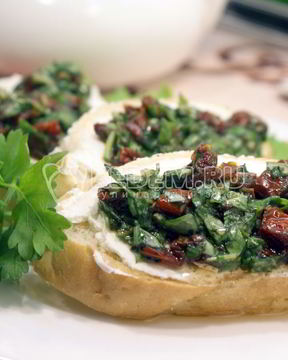 Бутерброды с зеленью и творожным сыром