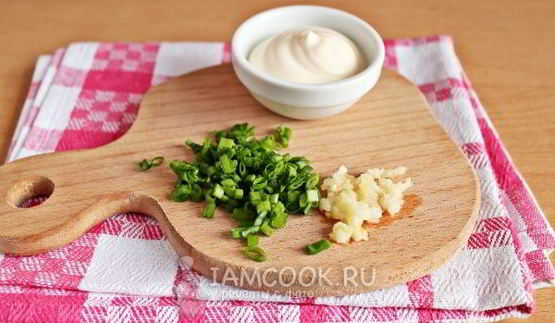 бутерброды со шпротами с черным хлебом