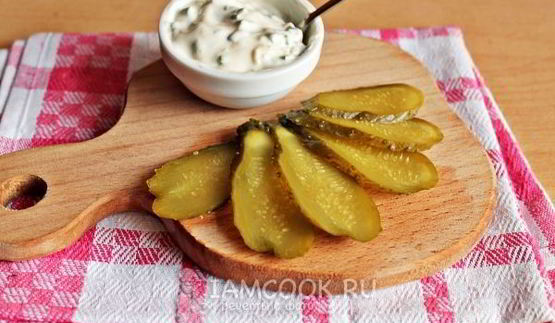 бутерброды со шпротами с черным хлебом