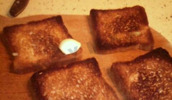 бутерброды со шпротами, соленым огурцом