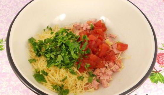 горячие бутерброды с колбасой и сыром