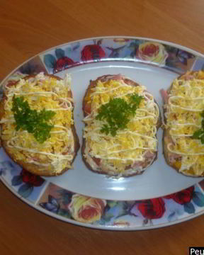 Горячие бутерброды с сыром и колбасой в микроволновке