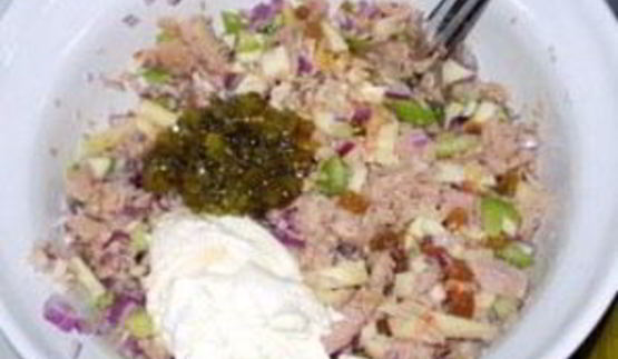 изысканный бутерброд с тунцом