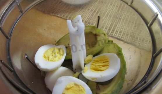 паста из авокадо для бутербродов