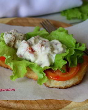 Салат-бутерброд с копченой семгой