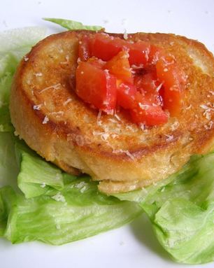 Жареные бутерброды с помидорами и сыром