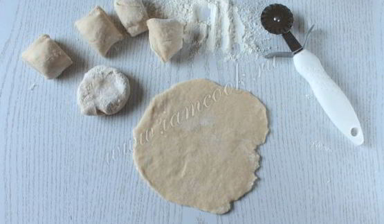 чебуреки с грибами и сыром