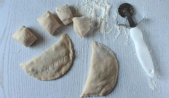 чебуреки с грибами и сыром