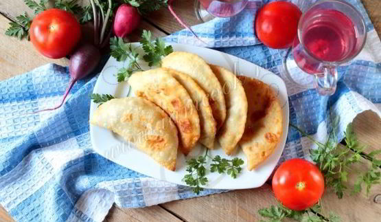 чебуреки с грибами и сыром