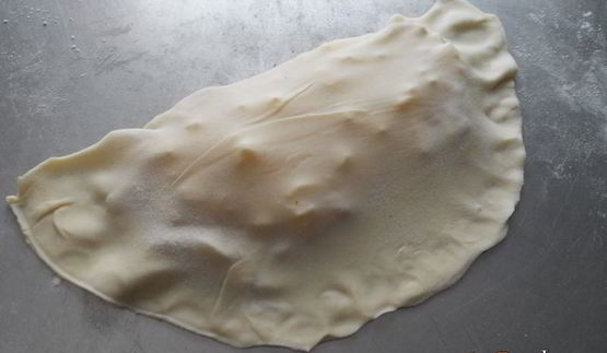 чебуреки с куриным фаршем и сыром