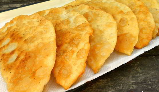чебуреки с куриным фаршем и сыром