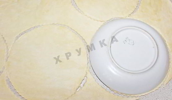крымские чебуреки из слоеного теста