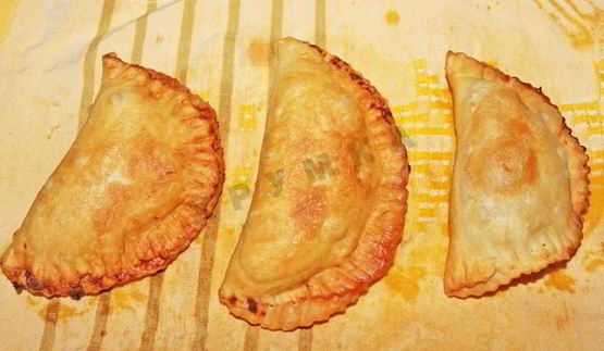 крымские чебуреки из слоеного теста