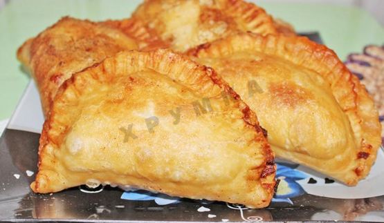 крымские чебуреки из слоеного теста