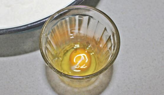 крымские чебуреки из слоеного теста