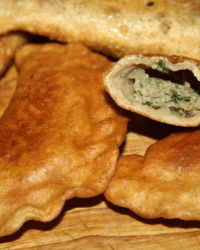 Цельнозерновые чебуреки с начинкой из говядины и шампиньонов