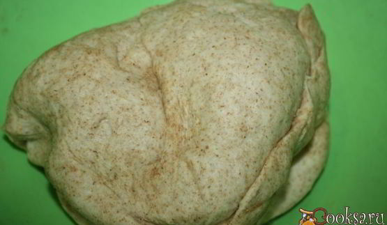 цельнозерновые чебуреки с начинкой из говядины и шампиньонов