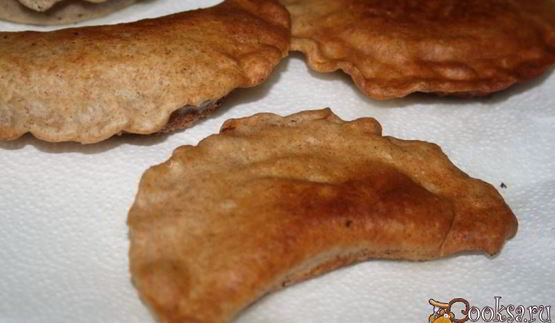 цельнозерновые чебуреки с начинкой из говядины и шампиньонов