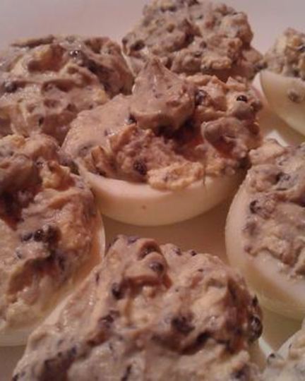 Рецепт фаршированных яиц сливочным сыром и черной икрой