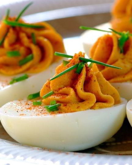 Рецепт пикантных фаршированных яиц