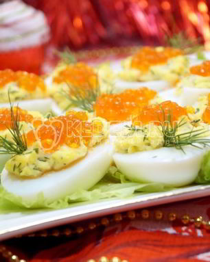 Яйца фаршированные красной икрой