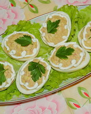 Яйца, фаршированные печенью трески