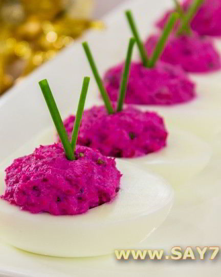 Рецепт яиц, фаршированных сельдью и свеклой