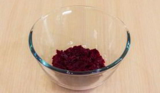 яйца, фаршированные сельдью и свеклой