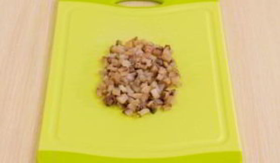 яйца, фаршированные сельдью и свеклой