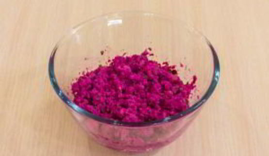 яйца, фаршированные сельдью и свеклой