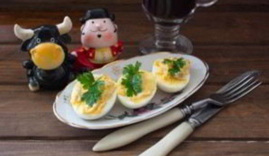 яйца, фаршированные сельдью