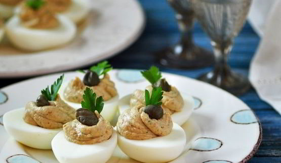 яйца, фаршированные шпротами