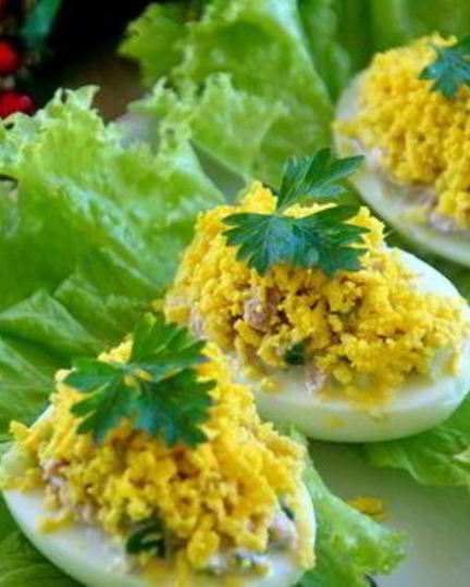 Рецепт яиц, фаршированных зеленым луком и тунцом
