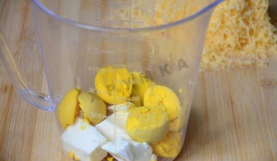 закуска яйца фаршированные зеленью с твердым сыром