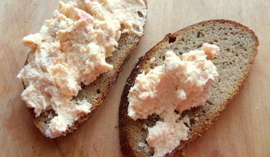 запеченные фаршированные яйца