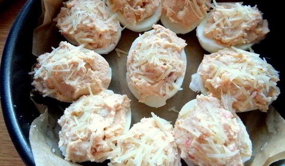 запеченные фаршированные яйца