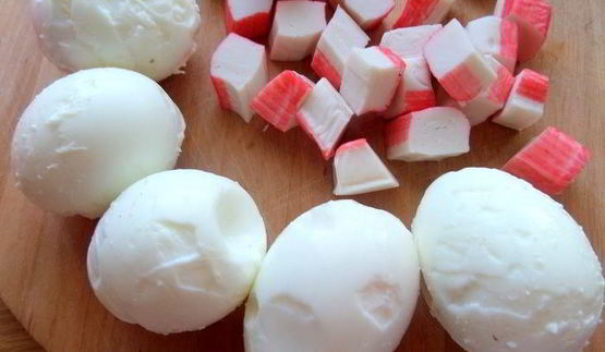 запеченные фаршированные яйца