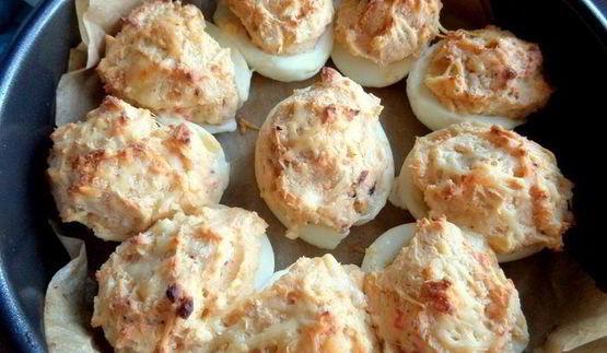 запеченные фаршированные яйца