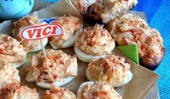 запеченные фаршированные яйца