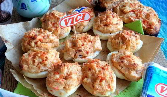 запеченные фаршированные яйца