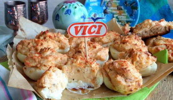 запеченные фаршированные яйца