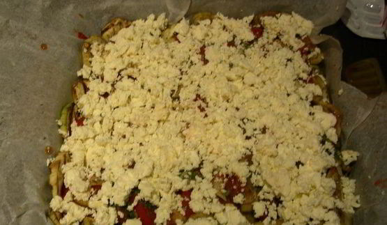 гратен с баклажанами и помидорами-гриль и фетой