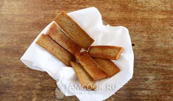 чесночные гренки из черного хлеба