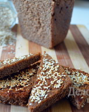 Гренки из черного хлеба с кунжутом