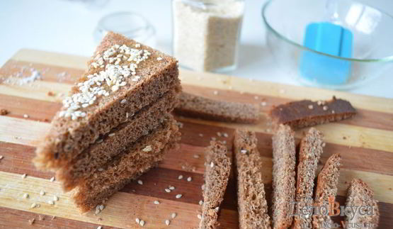 гренки из черного хлеба с кунжутом