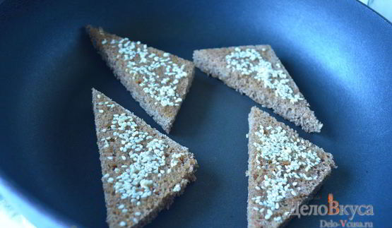 гренки из черного хлеба с кунжутом