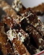 Гренки из черного хлеба с сыром на сковороде